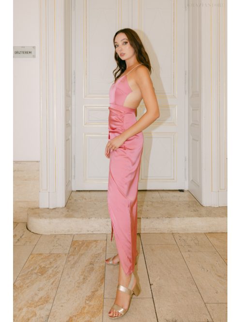 Dalma – Svetlé staroružové saténové maxi šaty s prekríženými ramienkami na chrbte