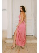 Dalma – Svetlé staroružové saténové maxi šaty s prekríženými ramienkami na chrbte
