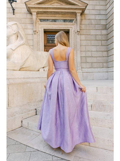 Szonja – fialové žakárové maxi šaty zo vzorovaného materiálu 