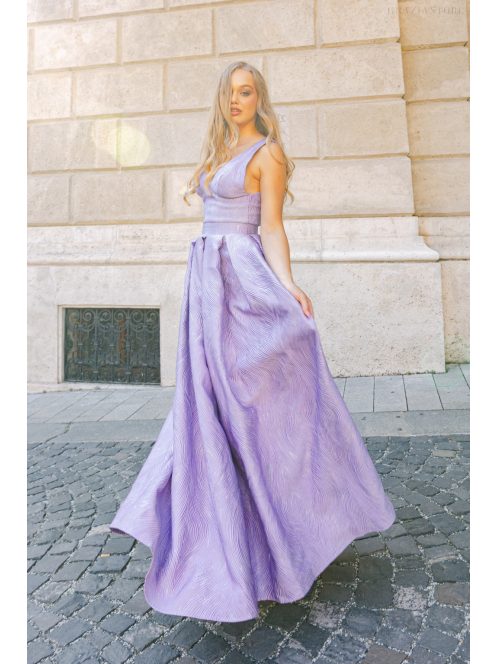 Szonja – fialové žakárové maxi šaty zo vzorovaného materiálu 