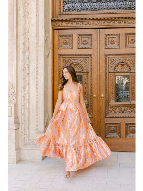 Evelin – farebné vzorované maxi šaty s výstrihom v tvare srdca a volánikovou sukňou