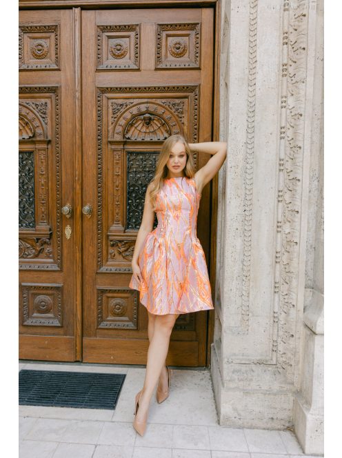 Niko – žakárové mini šaty so zlatým abstraktným vlnovým vzorom