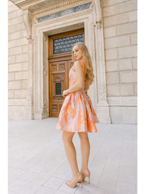 Niko – žakárové mini šaty so zlatým abstraktným vlnovým vzorom