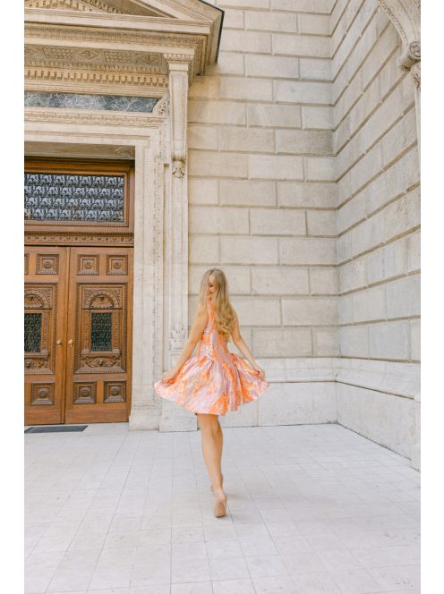 Niko – žakárové mini šaty so zlatým abstraktným vlnovým vzorom